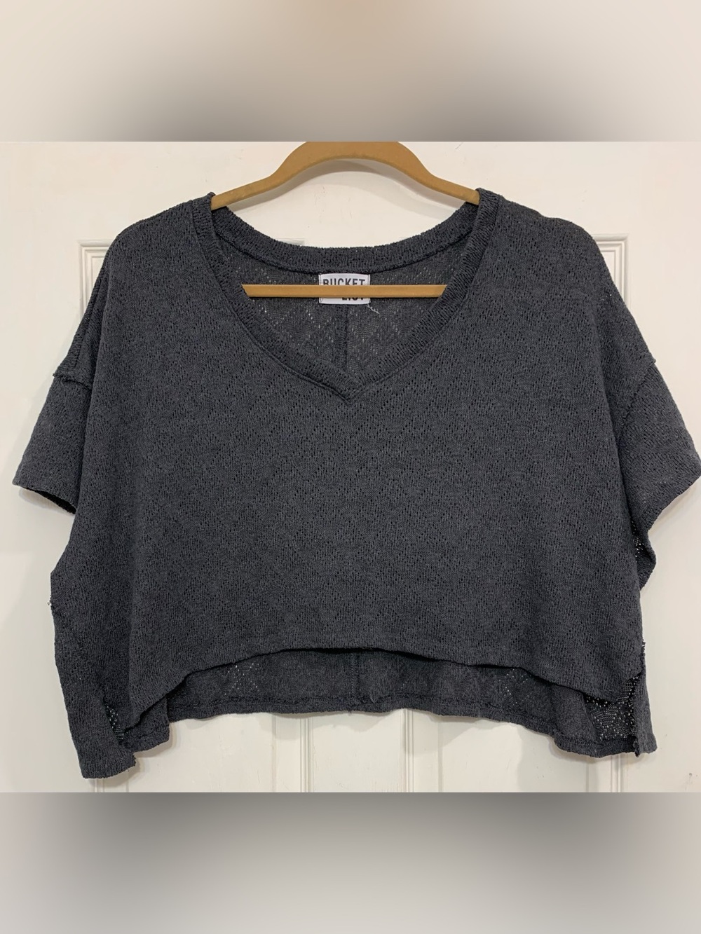 Bucketlist Women's Gray Oversized Cropped Knit Medium Top. 4029H